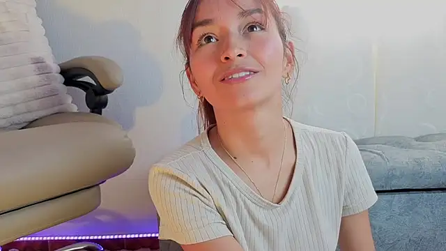 Aura_moons live webcam
