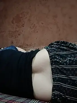 Santoshi7080 live cam on StripChat