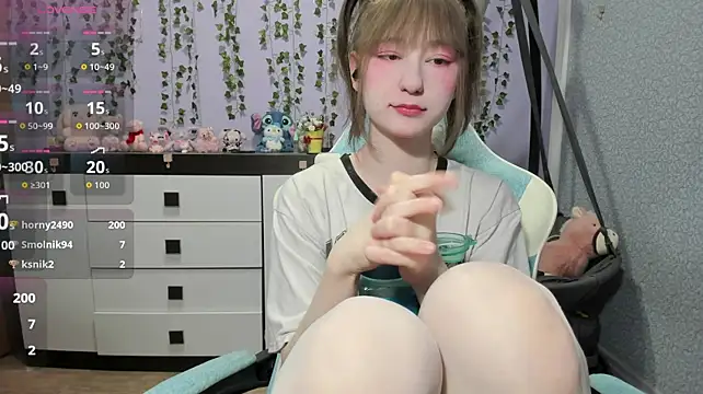Yoonhee_ki live cam on StripChat