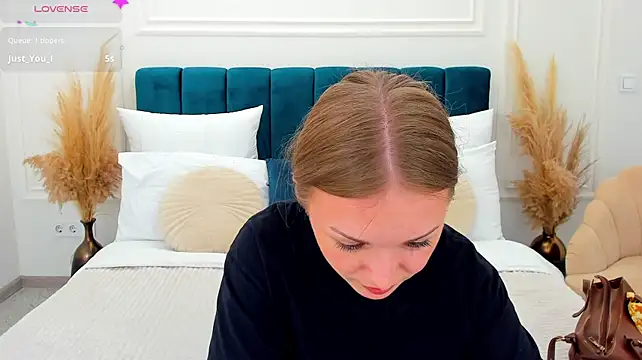 VirginOlly webcam