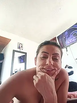 maynor_1998 live cam on StripChat