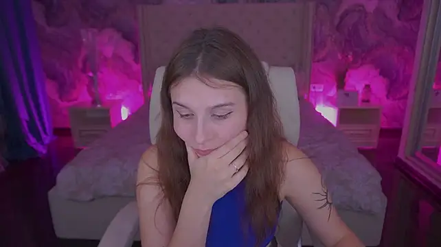 VikVikLove webcam