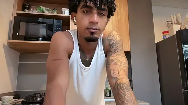 dominic_brandd23 webcam