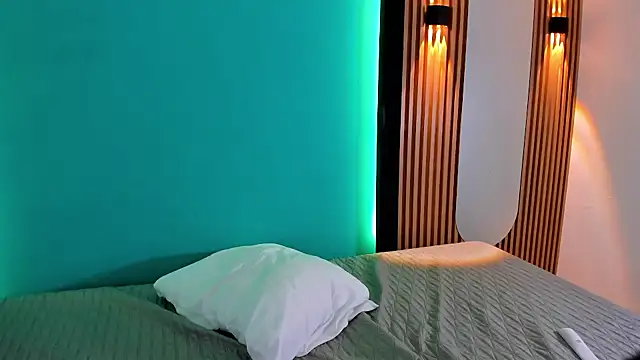Nayara22_ live cam on StripChat