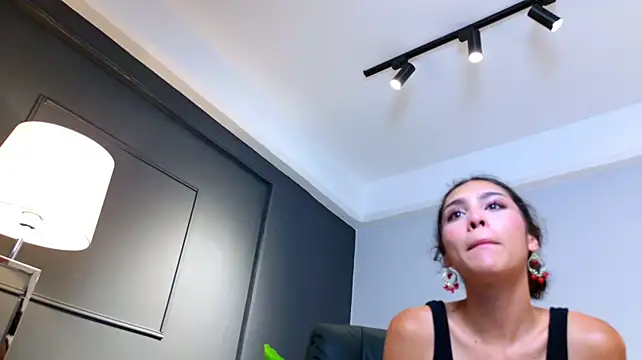 Melodi_moon live cam on StripChat