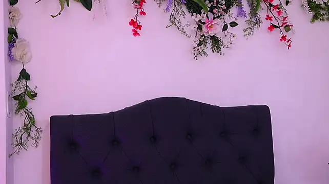 Aria_divine live cam on StripChat