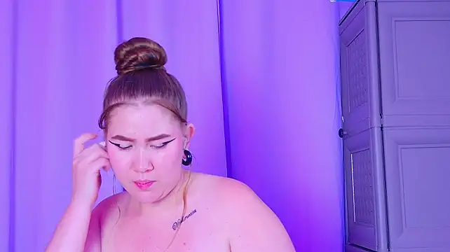 NathaxaLeans webcam