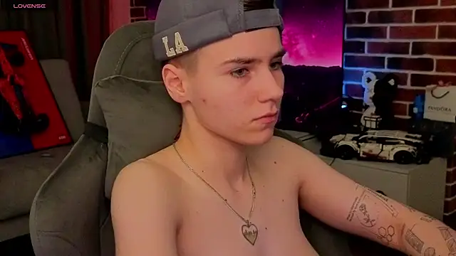 Jean_Willson live cam on StripChat