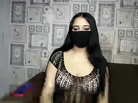 FlirtyFox01 live cam on StripChat