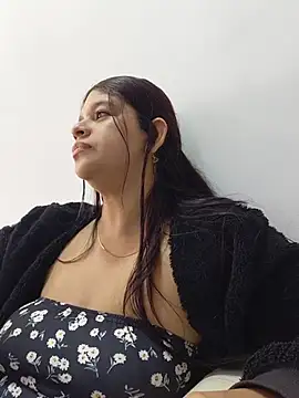 Layla-daring webcam