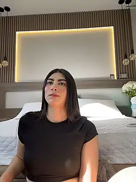 evelyn_hills webcam