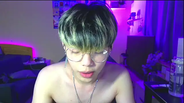 Hitoshi1210 webcam