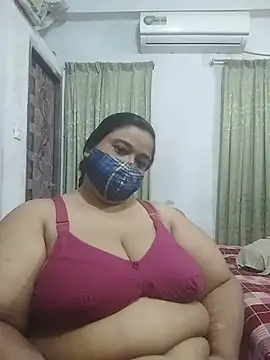momo_loves webcam