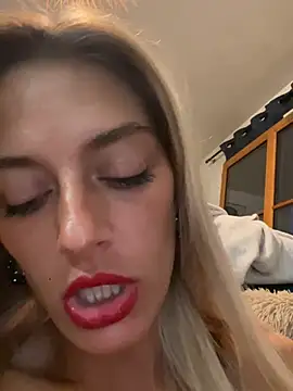 Bellalolahot webcam