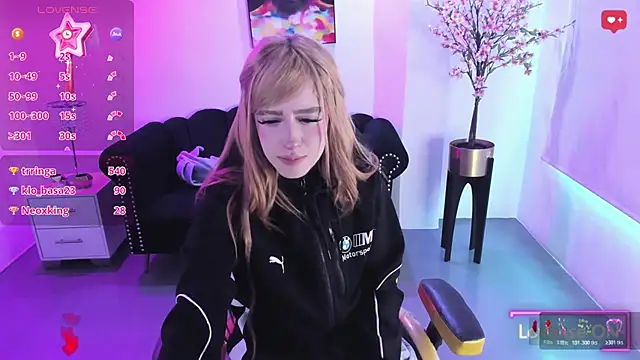 Victoria__doll