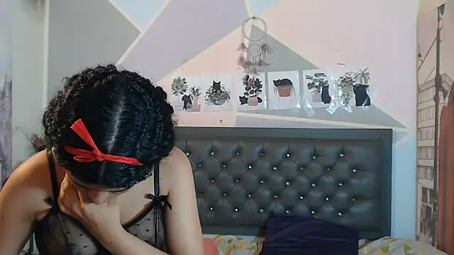 Adut_Akech webcam