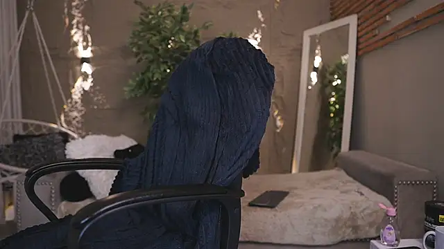 LoganVarela live sex cam