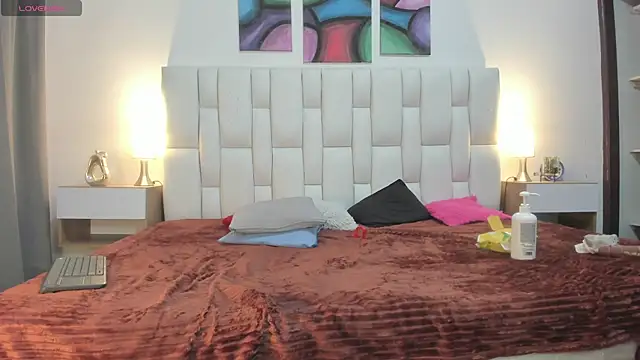 mask_red_girl webcam