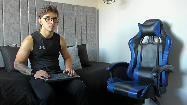 Calvin_Hunter webcam