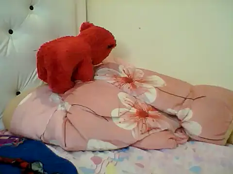 LovelyQueenR webcam