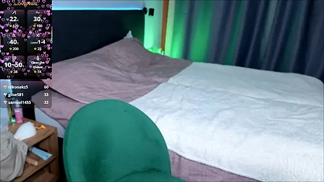 EllaNoirr webcam