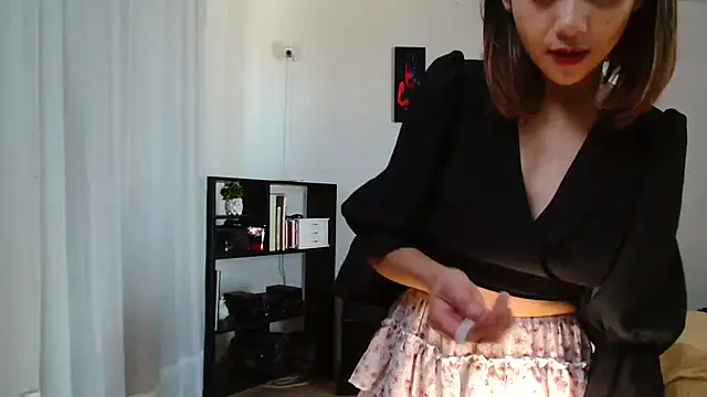SKARLETEEN live cam on StripChat