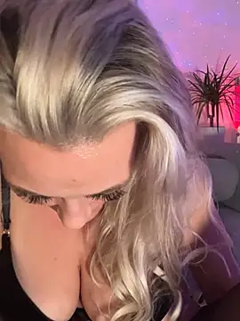 TessaWayne live cam on StripChat