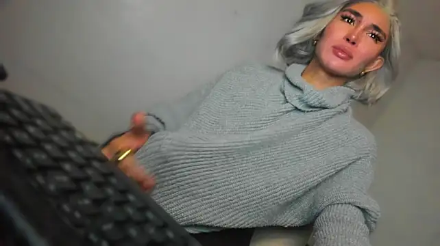 MistressNextDoor_ webcam