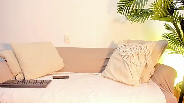 LucianaM_13 webcam