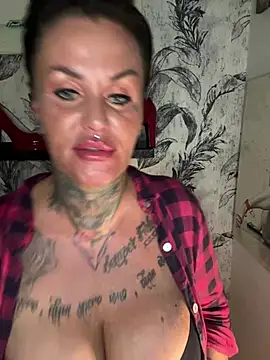 InkedMissLaBaehm webcam
