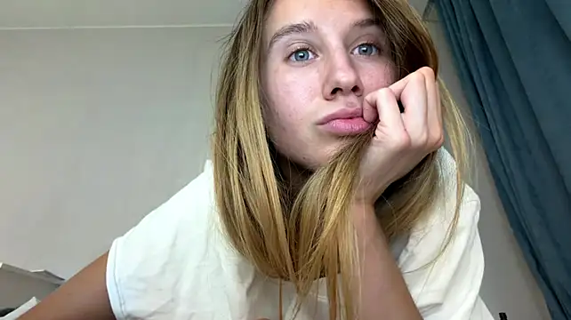 AnyaAfterDark webcam