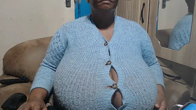 CUTEFIRMMELONSS live cam on StripChat