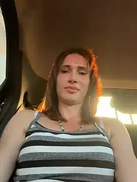 Irresistible37 webcam