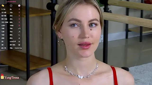 YungTessa webcam