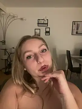 KiraBloom66 webcam