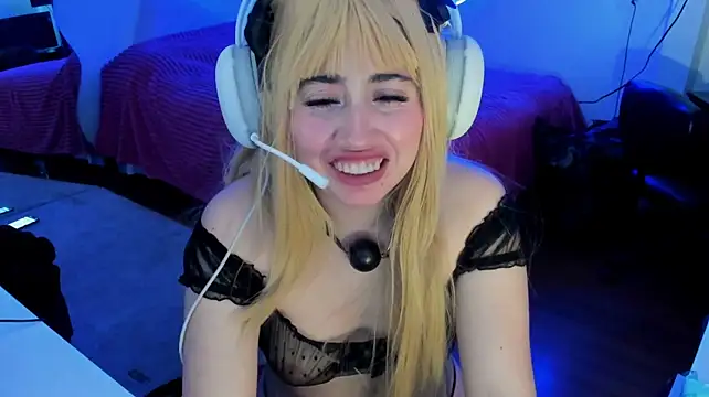 LilyMoon2 webcam