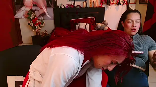 KloeDeketAndPenelope webcam