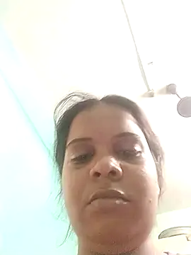 Amisha672 webcam