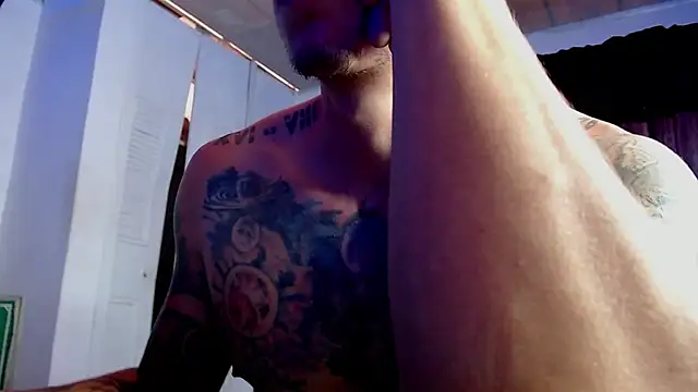 Adam_Hudsond webcam