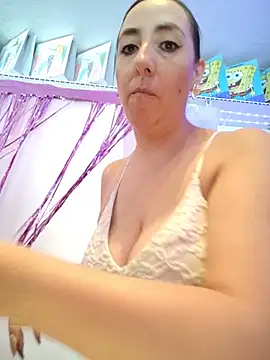 mia_novikov (G milf) - Show ASSHOLE IN STORE