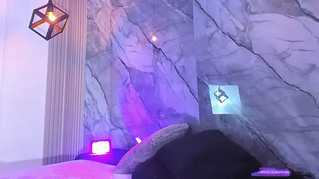 IsabellaMonet webcam