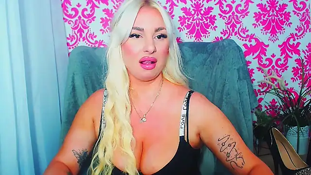 LuxuriaGoddess webcam