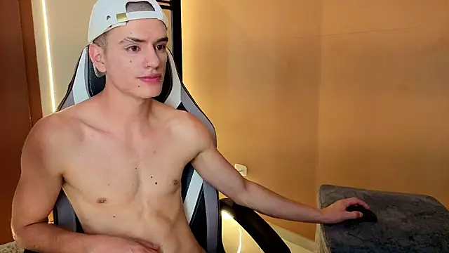 LeoTease webcam