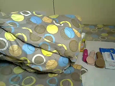 Pearl_petite webcam