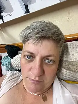 blueiceeyes (Ask my age) - Live orgasm with kegel balls inside