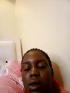 LovelyQueenR webcam