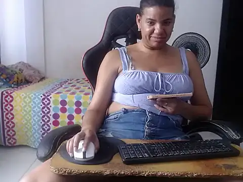 Adriana_0312 webcam