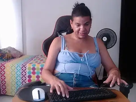 Adriana_0312 webcam