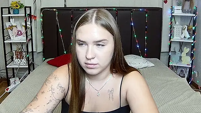 LauraHlot webcam