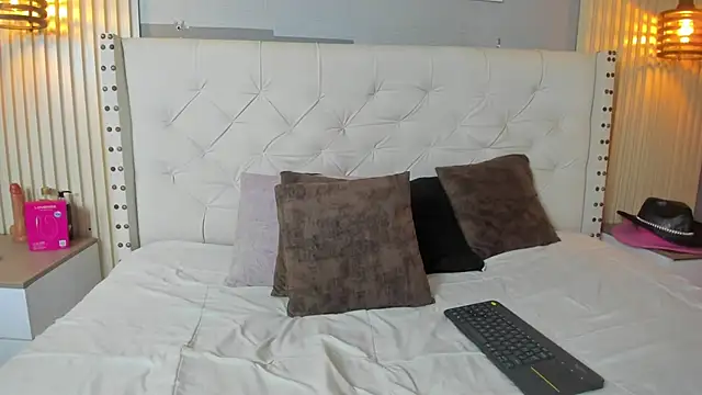 sue__stark live cam on StripChat